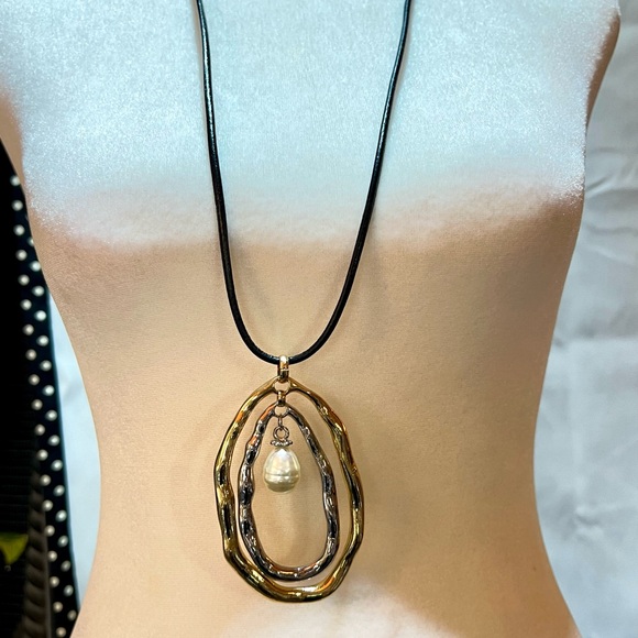 Ovals With Faux Pearl Necklace - Picture 9 of 10